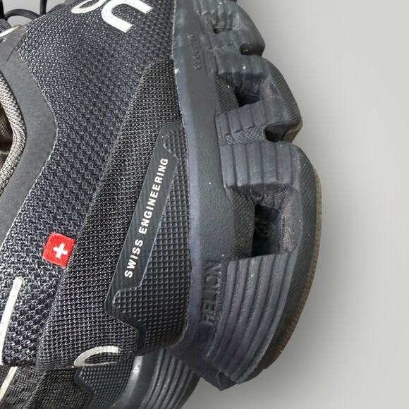 ON Running Cloud Women’s Shoes – Size W7.5 – Black – Pre-Owned - Picture 4 of 11